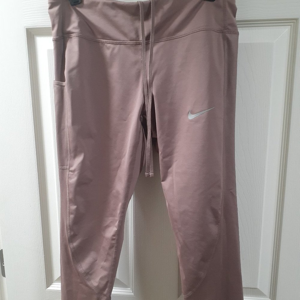 NIKE